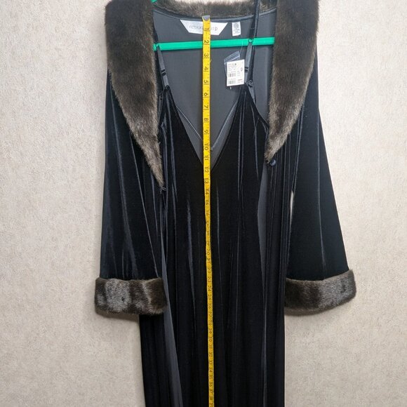 NWT VICTORIA'S SECRET Vintage Velvet Dressing Gown Robe W Faux Fur Collar Xs S - Picture 11 of 17